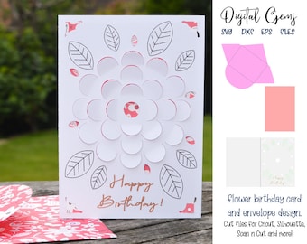 Può includere: Un biglietto bianco con un disegno di un fiore fatto di cerchi e foglie. Il biglietto dice "Buon compleanno!" ed è progettato per essere tagliato con una macchina Cricut o Silhouette. L'immagine mostra anche una busta rosa con una linguetta arrotondata.