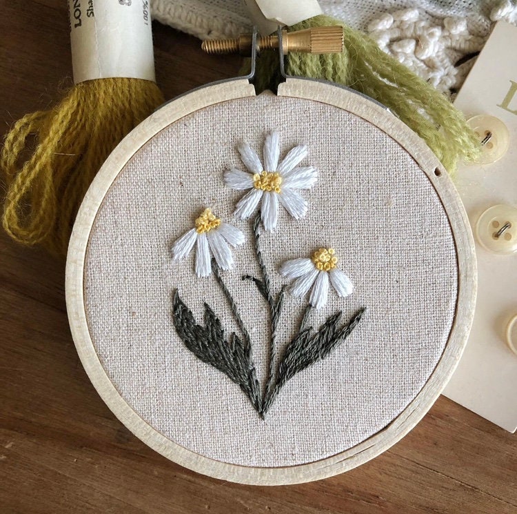 Embroidery Pattern: Pretty Daisies –