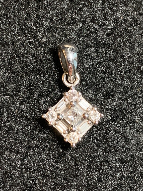 Beautiful 14K Diamond Pendant - image 2