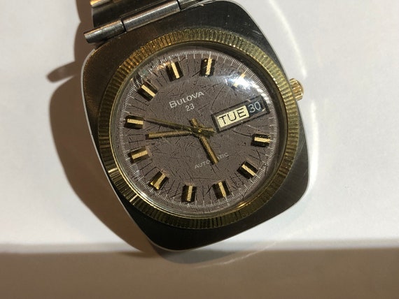 Bulova hotsell calendar watch
