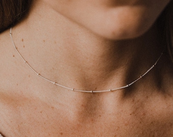 Satellit Choker Halskette; Halskette mit Perlen; goldfarbene zierliche Halskette; silberfarbene zierliche Halskette; Layering Halskette; roségoldene Kette; Gold Choker