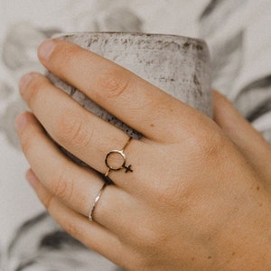 Symbole féminin Ring lautonomisation des femmes symbole féminin des cadeaux pour elle féministe bijoux féministes symbole de Vénus Symbole de la femme cadeau féminisme image 1