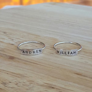 Namensring; Benutzerdefinierte personalisierte Datum Sterling Silber Ringe; Namensschildring; Anfangsring; Gestempelter Monogrammring; stapelbare Ringe; Namensring
