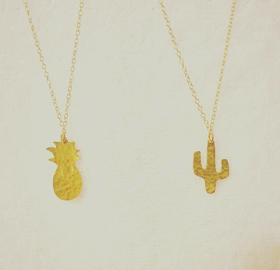 Kleine goldene Kaktushalskette oder goldene Ananashalskette; Messingkaktus  oder vergoldeter Kaktus; Messing Ananas oder vergoldete Ananas - Etsy  sterreich