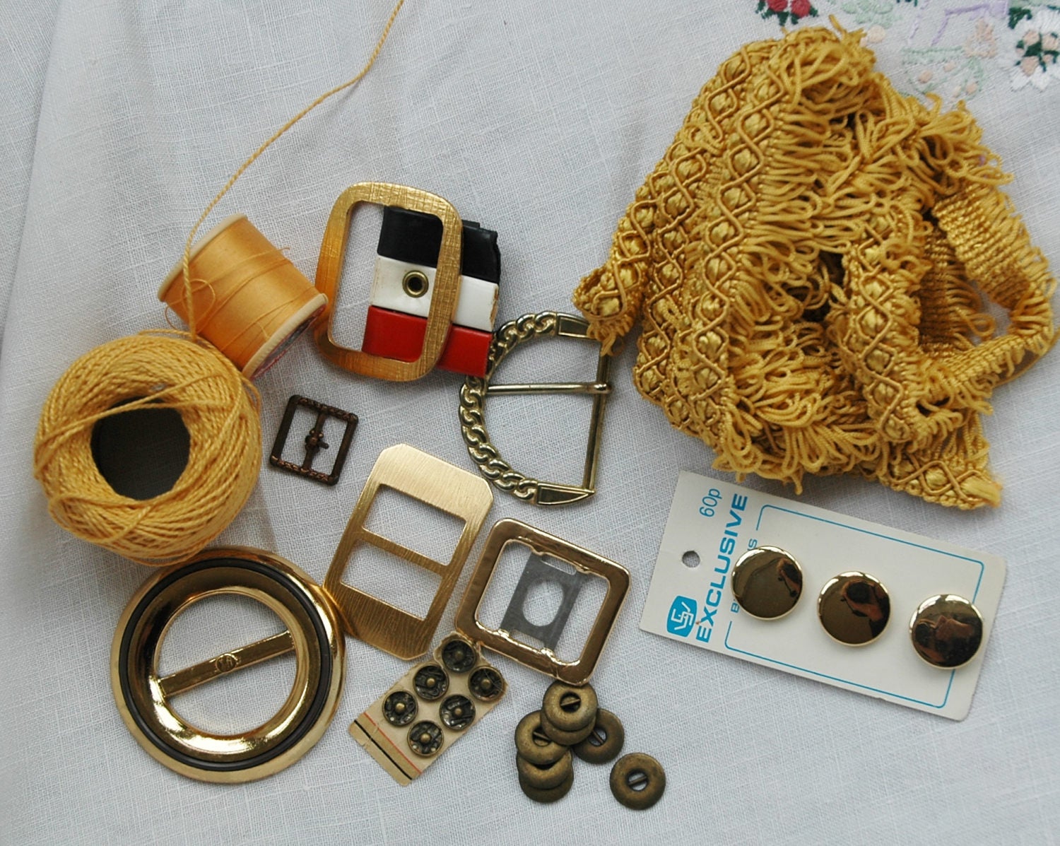 Vintage sewing kit gold theme vintage sewing notions Etsy
