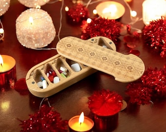 Wooden 7 Day Pill Box, Magnetic Lid, Folk Design