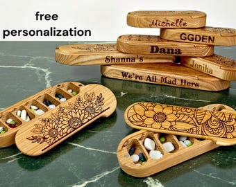 Pastillero de madera para 7 días con personalización. 7 compartimentos