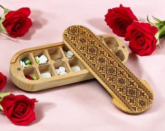 Wooden 7-Day Pill Organizer, Folk Design, Magnetic Lid