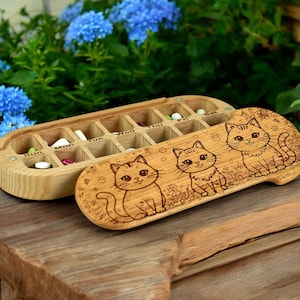 Wooden 7 Day Pill Organizer with Cat Engraving – Cute Weekly Natural Pill Box &quot;N21&quot;