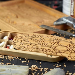 Pillendose aus Holz mit 14 Fächern zur Aufbewahrung Mehendi-2