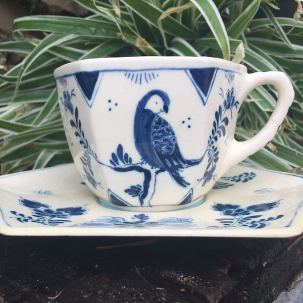 Delft Teacup PARROTS Delfts Blauw Chinois 花王 Kaou Peony Blossoms Yunomi Theekopje en Schotel by Het Woerdje Netherlands *Free S&H