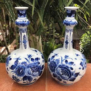1976 & 1979 Royal Delft Two Knobble Vase Pair Delfts Blauw Vaas Chinois Floral Jar 花王 Kaou Pioen Peony Blossom Bottle Flower Porceleyne Fles