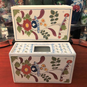 TWO! Delft Polychrome Flower Bricks Chinois Floral Vase Delfts Polychroom Vaas Tulipiere Frog Tulipier Pique Fleur Brush Pot OUD Waddinxveen