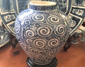 伊万里 Ko-Imari 染付 SOMETSUKE 蛸唐草 Tako Karakusa Octopus Arabesque Curlicue Pattern Vase Porcelain Vaas Japan