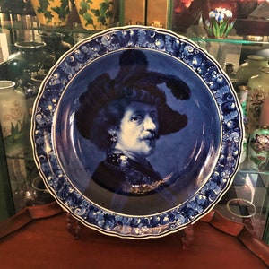 HUGE! Royal Delft 1917 Charger Large Old Delfts Blauw Schotel ''Tronie of a Man with a Feathered Beret" Rembrandt Plate Dish Porceleyne Fles 画像 1