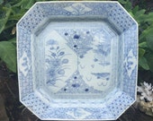 1700s 万字 SWASTIKA 菊 Kiku Chrysant Chrysanthemum Charger Ko-Imari Hakkakuzara Sometsuke Sengaki Sansui Porcelain Plate Signed Qing