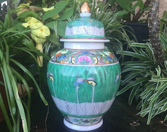 中国唐彩 Zhongguo Tang Cai OR Zhongguo Zhi Zao Famille Verte Ginger Jar Vase 蝶 Butterfly 白菜 Green Cabbage Leaves 青菜 Deksel Vaas Chinese Export