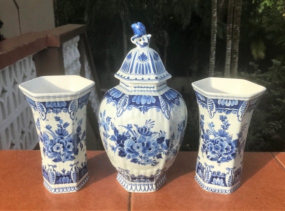 Blue & White Porcelain Hexagonal Vase - Peony Design Blue & White Porcelain Hexagonal Vase - Peony Design
