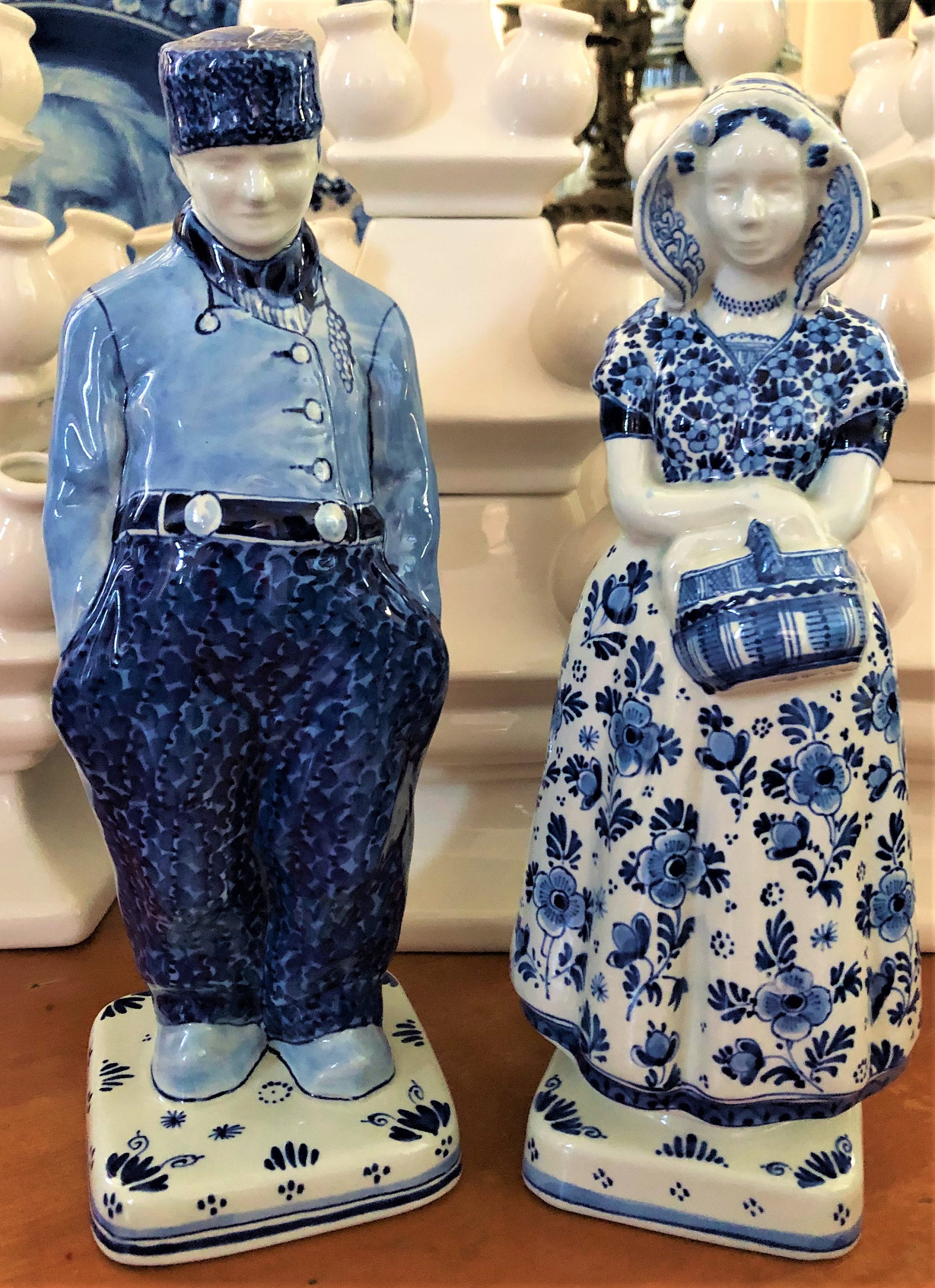 ヴィンテージロイヤルデルフト　 大型フィギュリン　ファーマーと妻 LARGE! Two Royal Delft 1960 FARMER & WIFE Figurine Matched Set
