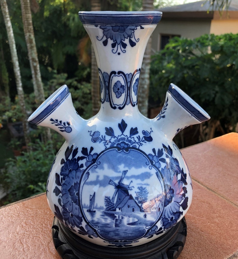 Rare Delft Art Deco Urns Two Delfts Blauw Chinois Vazen Vases ...