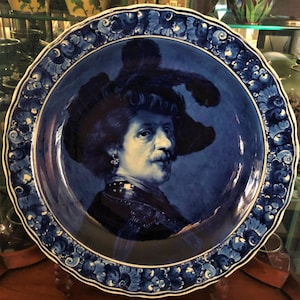 HUGE! Royal Delft 1917 Charger Large Old Delfts Blauw Schotel ''Tronie of a Man with a Feathered Beret" Rembrandt Plate Dish Porceleyne Fles 画像 2