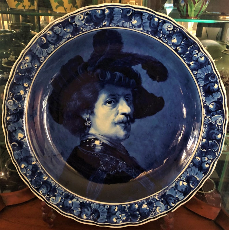 HUGE! Royal Delft 1917 Charger Large Old Delfts Blauw Schotel ''Tronie of a Man with a Feathered Beret" Rembrandt Plate Dish Porceleyne Fles 画像 2