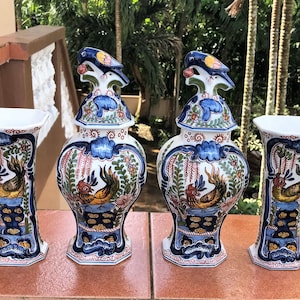 Makkum Tichelaar Four Vase Garniture Delft Polychrome 仏桑花 Red Hibiscus Blossom Ginger Jar Vases Delfts Polychroom Deksel Vazen Rooster Bird imagen 1
