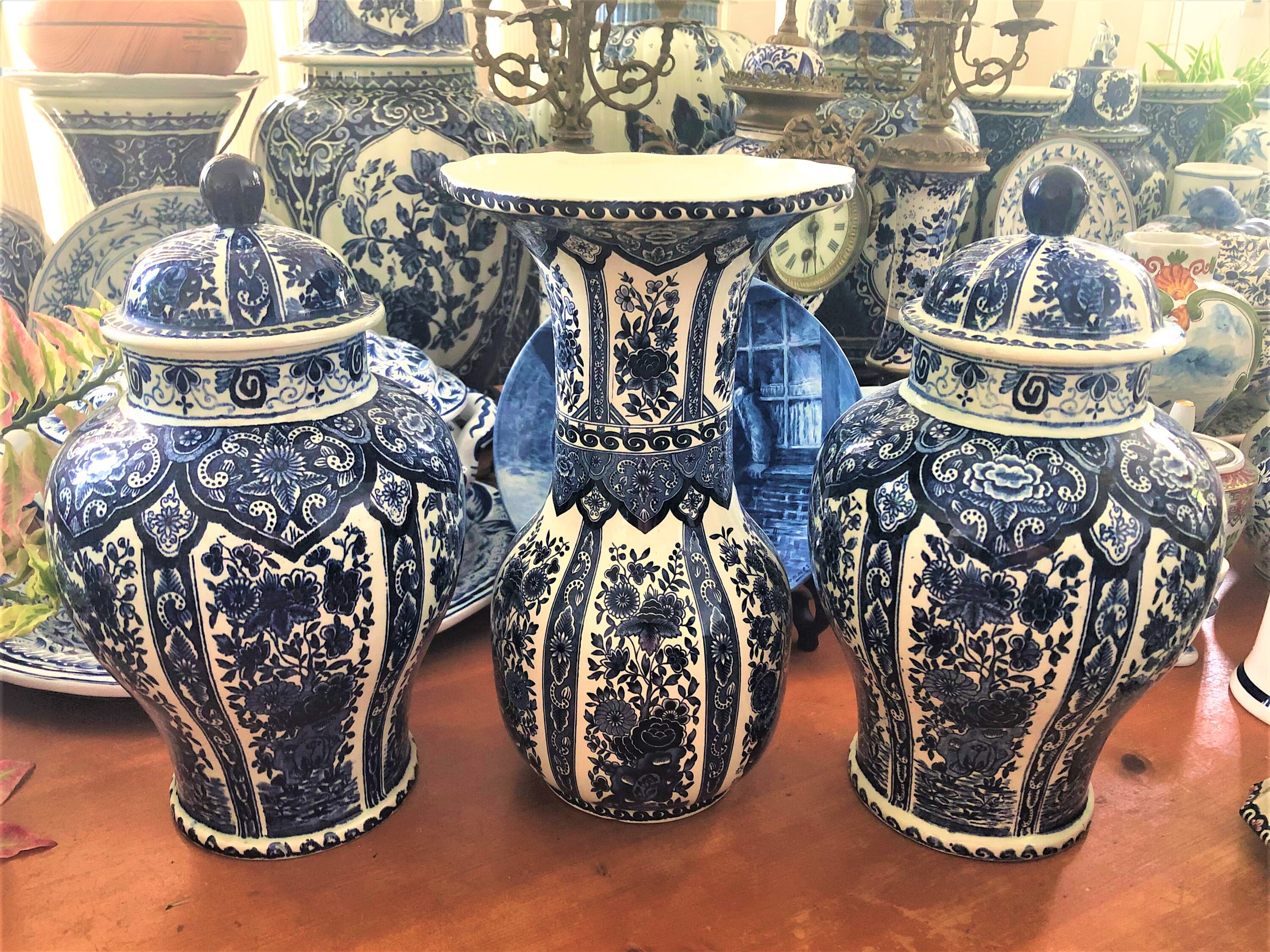 Delft 3 Ginger Jar Vase Garniture Delfts Blauw Deksel Vazen Kaststel 花王 Kaou Peony Pioen Blossoms 菊 Kiku Chrysant Chrysanthemum Royal Sphinx