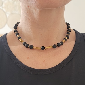 Choker in black and gold