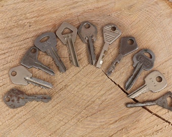 Vintage Keys - Lot of 4- Barrel Key Taylor Lock Key Flat Steel Key