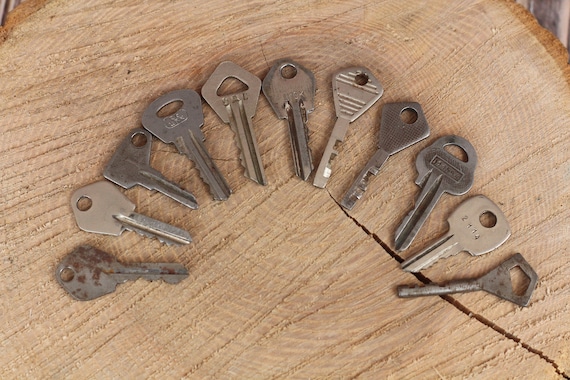 Vintage Metal keys Retro metal keys Hand aged keys Old Patina key Steampack style Vintage home decor Rustic style Old used keys Gothic Decor