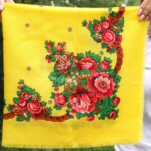 Vintage wool scarf Yellow handkerchief Babushka Yellow shawl Chale russe Floral scarf Flower Pattern shawl Ethnic cloth Floral wool wrap