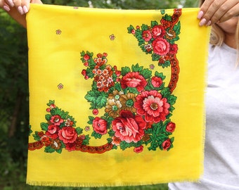 Vintage wool scarf Yellow handkerchief Babushka Yellow shawl Chale russe Floral scarf Flower Pattern shawl Ethnic cloth Floral wool wrap