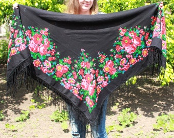 Vintage black floral shawl Shawl with fringe Shawl with fringe Ukrainian platok Wool scarf shawl Folk scarf Boho Shawl Large old shawl