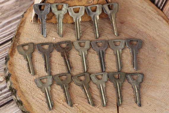 Vintage Metal keys Original rustic keys Old patina key Old skeleton keys Gothic Decor Vintage home decor Retro grungy key Antique Key Decorr