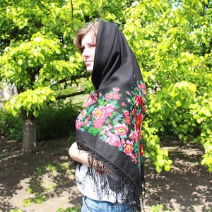 Vintage Black shawl Wedding shawl Black floral shawl Russian folk scarf Chale russe Boho folk hippie Head scarf Collectible shawl fringe