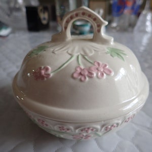Beige Floral 2 Piece Top Handle 4 1/2&quot; X 1 1/2&quot; Trinket Box