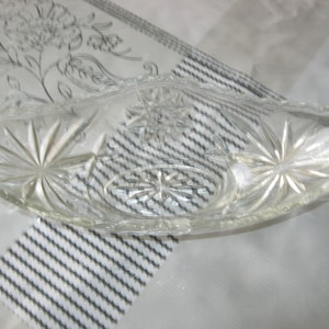 Anchor Hocking 9 1/4&quot; X 4 1/4&quot; Oval Celery / Relish / Pickle Serving Dish