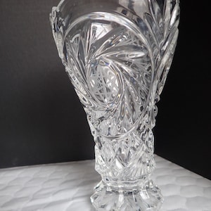 Crystal 7&quot; Vase 6-Point Star and Pinwheel