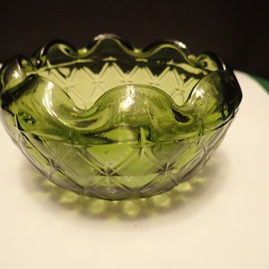 Cuenco prensado Indiana Glass Duette de vidrio verde de 5 1/2" x 3 1/4"