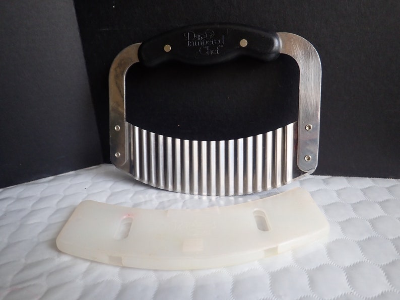 The Pampered Chef Handled Crinkle Cutter Hand Chopper With Etsy