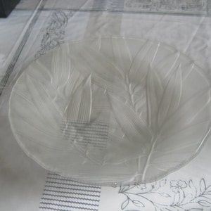 Mikasa ? Frosted Japanese Bamboo Leaves Pattern 14&quot; Round Glass Platter Tray