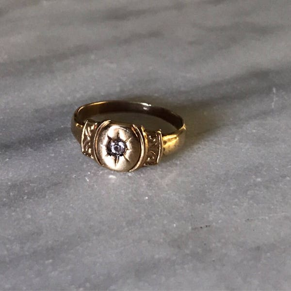 Vintage Art Deco Yellow Gold Baby / Child Ring – White Stone – 10 Karat – Finger size 1