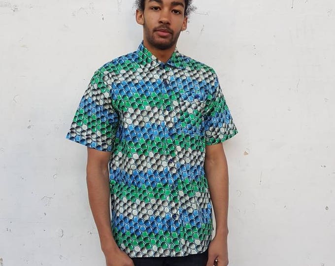 XL. Urban and trendy african print shirt for men. Short sleeves. Ankara fabric. Wax africain. 100% cotton. Made in Ghana.