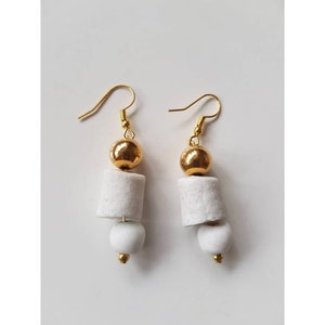 Gold plated earrings. White recycled glass beads from Ghana, Africa. Jewelry handmade in Denmark. Sustainable fashion. Ethical reuse.