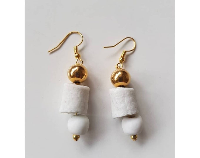 Gold plated earrings. White recycled glass beads from Ghana, Africa. Jewelry handmade in Denmark. Sustainable fashion. Ethical reuse.