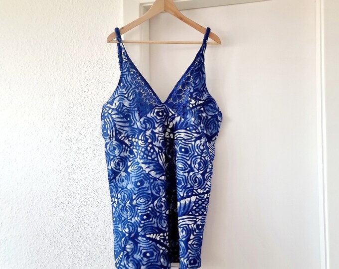 Batik night dress. Handmade unique. African chemise. Wax and laces. Ankara lingerie. Waxprint night wear. Lace top women. Sexy sleepwear.