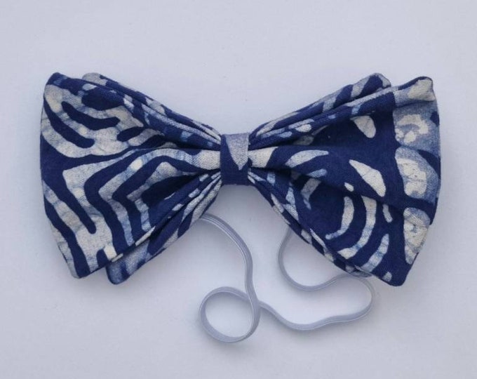 Organic cotton bowtie. Gift for Dad. Handmade bow tie. Authentic batik. Sustainable fashion. Fathers day present. Stylish batik butterfly.