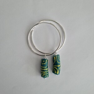 Large silver hoops. Recycled glass bead from Ghana, Africa. Sustainable jewelry. Handmade in Denmark. Boho fashion. Artisan earrings.
