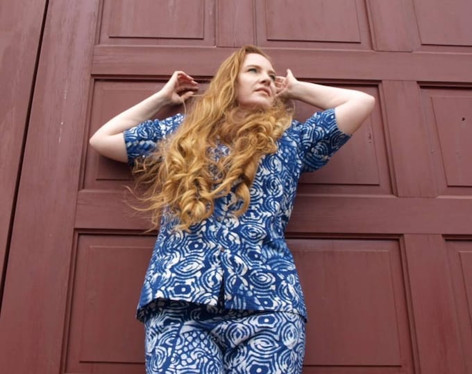 Organic cotton shirt. Sustainable luxury. Handmade unisex style. Authentic batik. Artisan made print top. Summer eco blouse. Made in Africa.